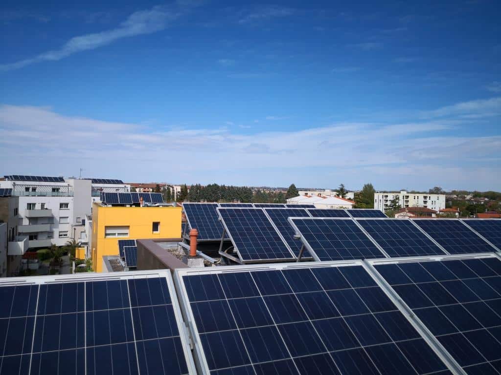 Expertise photovoltaïque sur toit d'un bâtiment collectif